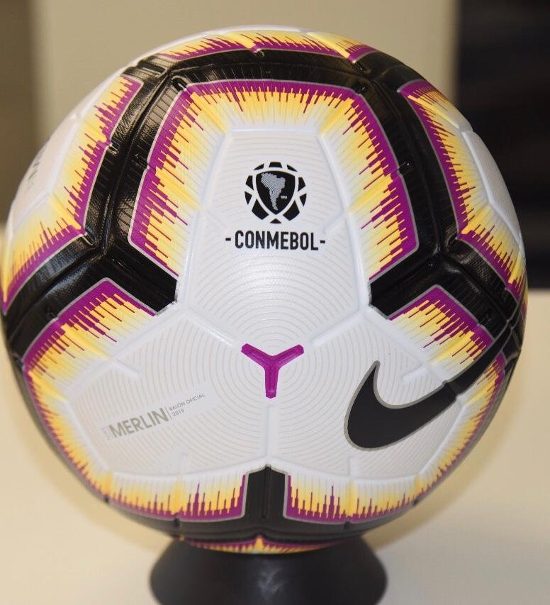 Conmebol presentó el balón oficial de la Libertadores Versus