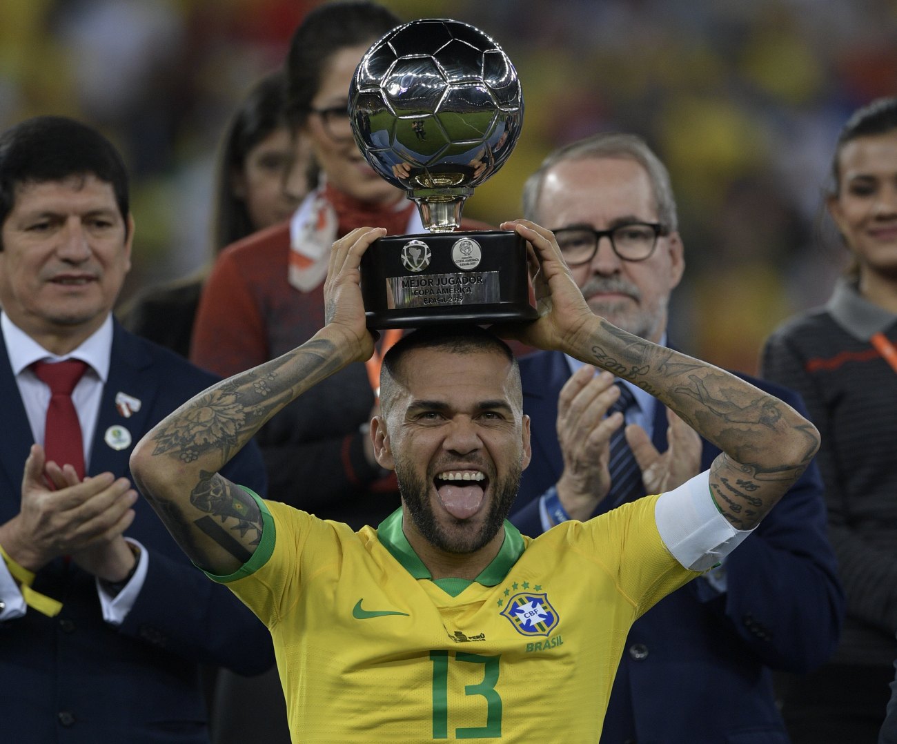 Dani Alves tiene nuevo equipo en Sudamérica Versus