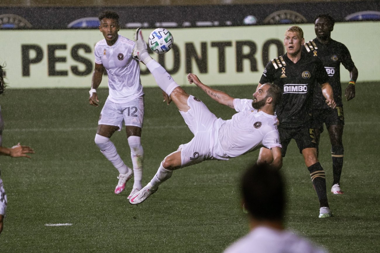 Versus / Inter Miami perdió e Higuaín debutó y falló un penal