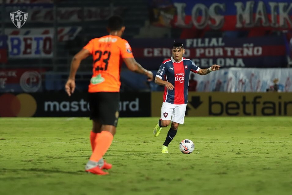 Versus Arzamendia El Unico Paraguayo En El Equipo Mas Valioso De La Libertadores